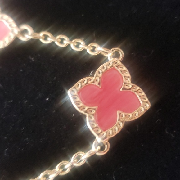 Unbranded Pink and Gold clover bracelet - Picture 2 of 2